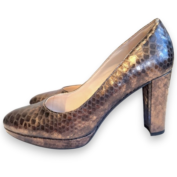 CLARKS Bronze textured leather platform pumps block heel size 8.5 - Picture 6 of 12